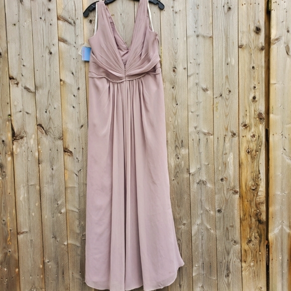 Davids Bridal Long Chiffon Bridesmaid/Prom Dress With Added Additional Scarf - Picture 3 of 9